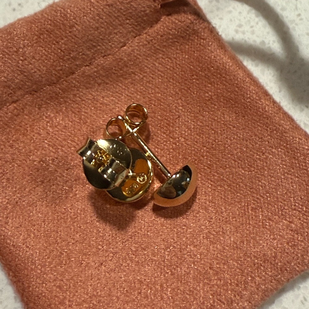 Mejuri Button Stud Earrings - Picture 3 of 5